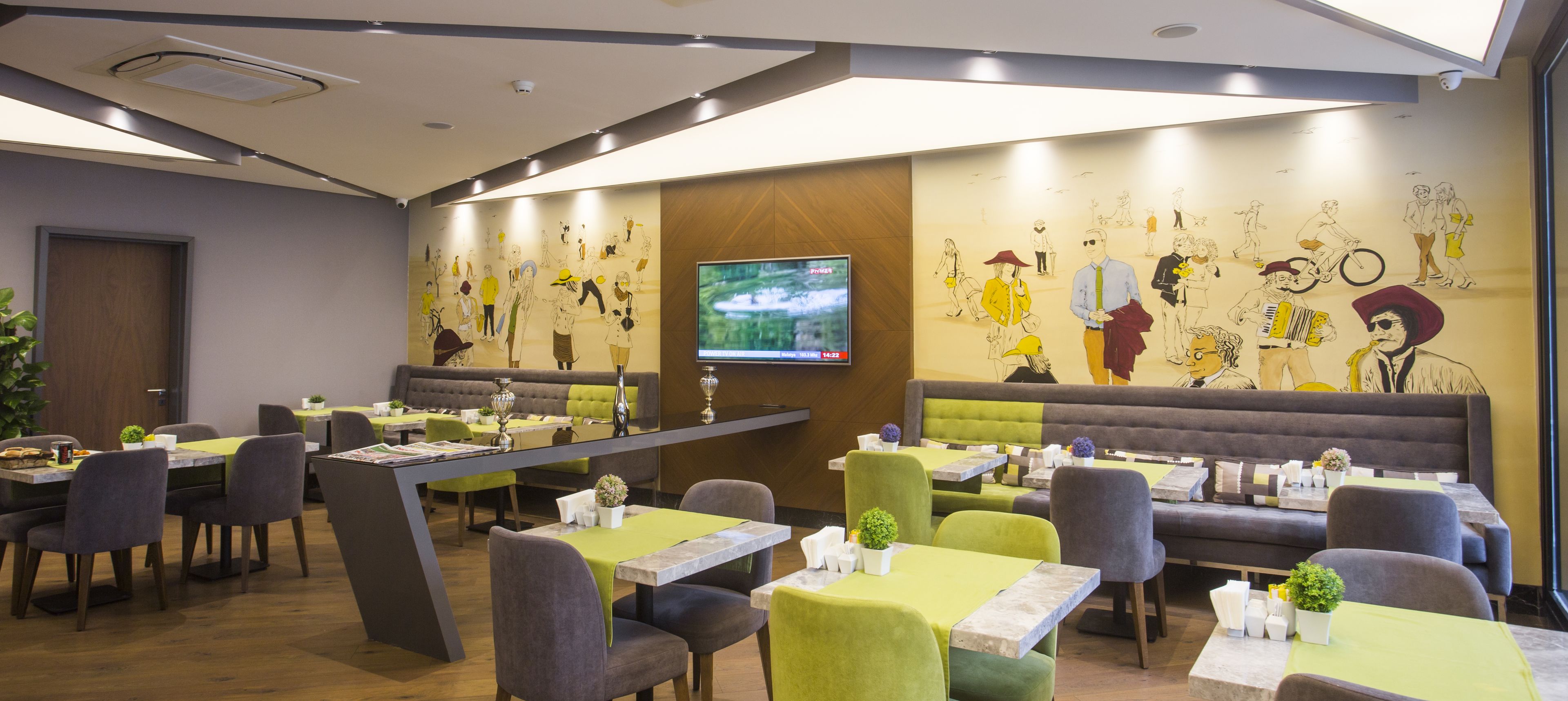 Serveert ontbijt, lunch en diner