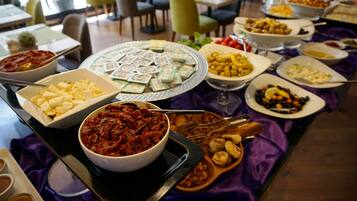 Colazione a buffet inclusa, servita tutte le mattine