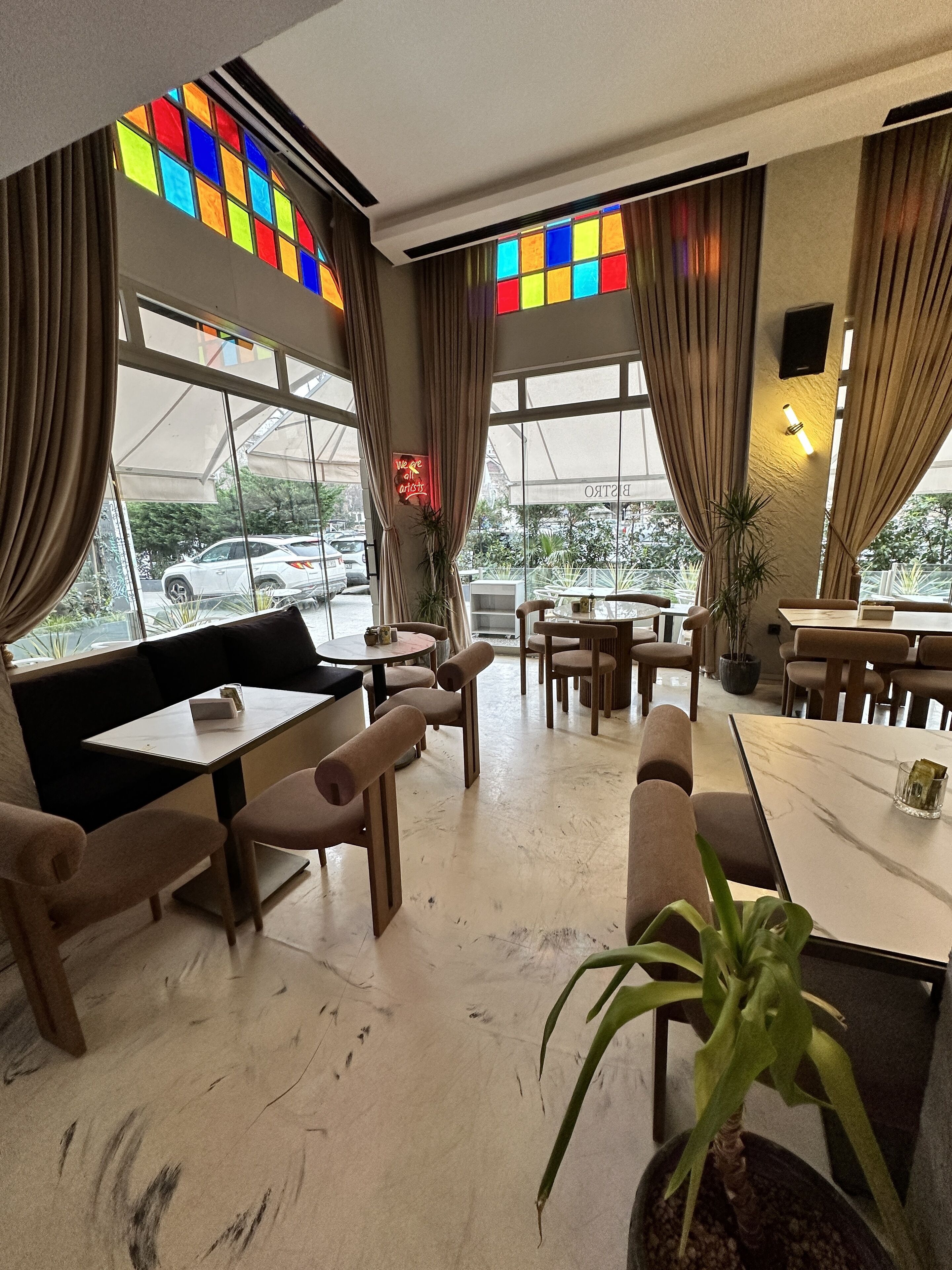 breakfast, lunch, dinner served; international cuisine