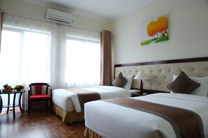 Deluxe Twin Room, Multiple Beds, Mountain View