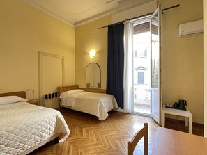 Double or Twin Room | Living area