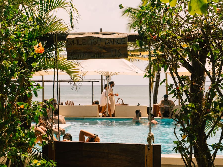 Hồ bơi ngoài trời