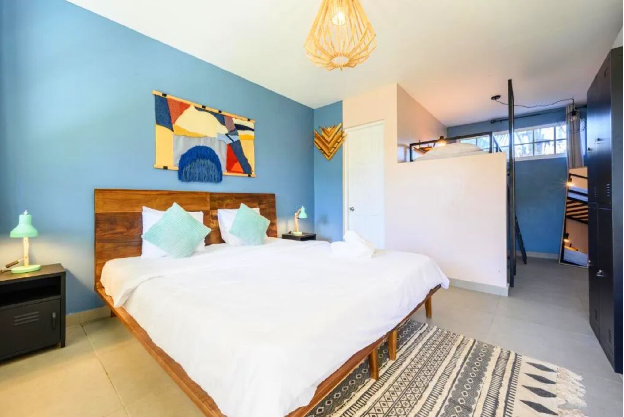 デラックス 4 人部屋 | WiFi (無料)、ベッドシーツ