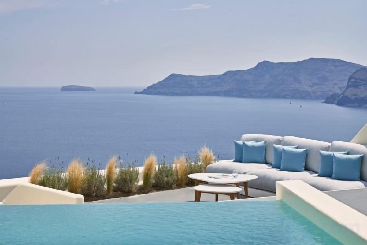 Royal Pool Suite