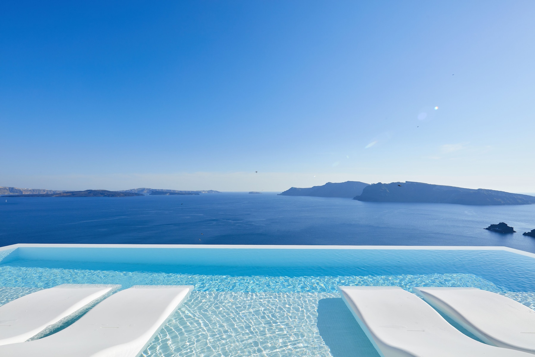 Seasonal outdoor pool, pool umbrellas, sun loungers