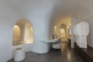 Two Bedroom Villa with Infinity Pool | Bathroom | Free toiletries, hair dryer, bathrobes, slippers