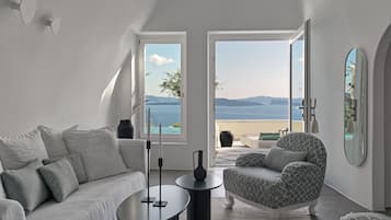 Executive Pool Suite | Premium bedding, minibar, in-room safe, individually decorated