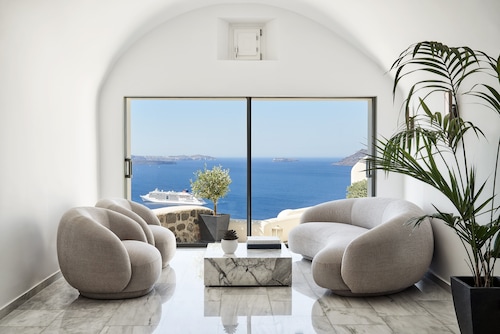 Canaves Oia Suites