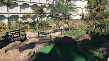 Mini-golf