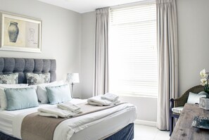 Appartement, 2 slaapkamers (Unit 219) | Luxe beddengoed, een kluis op de kamer, individueel gedecoreerd