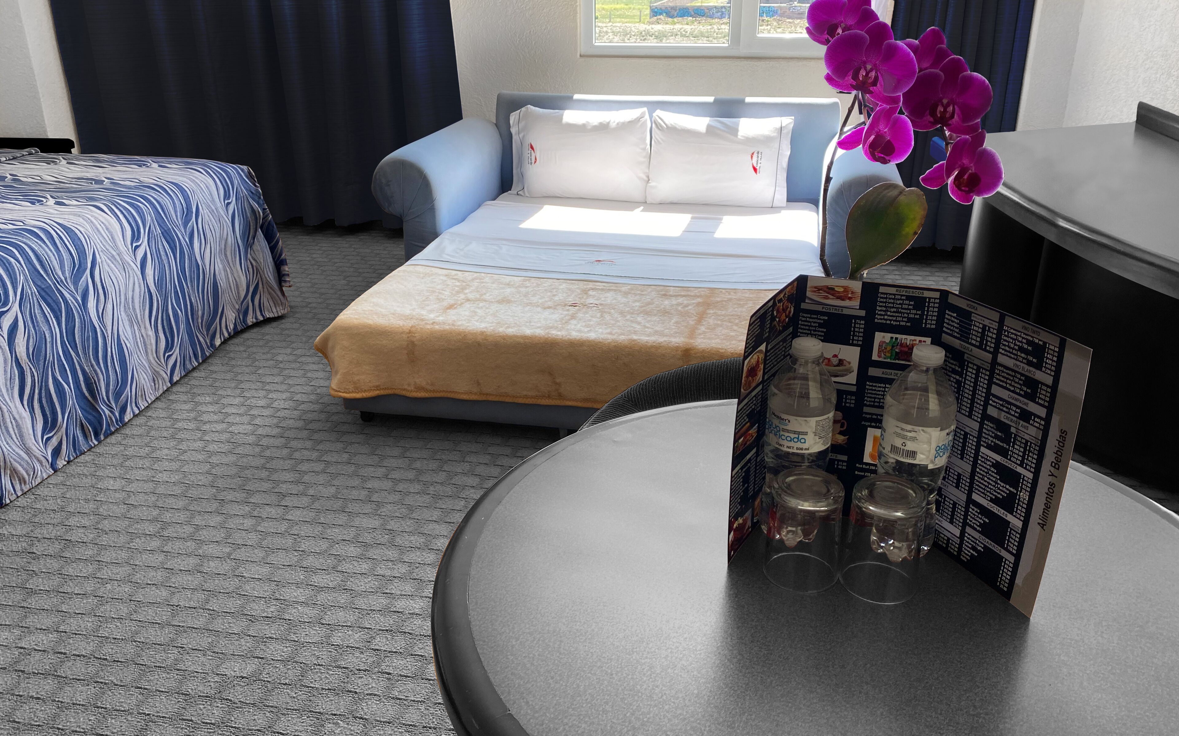 family room | 1 bedroom, in-room safe, desk, blackout curtains