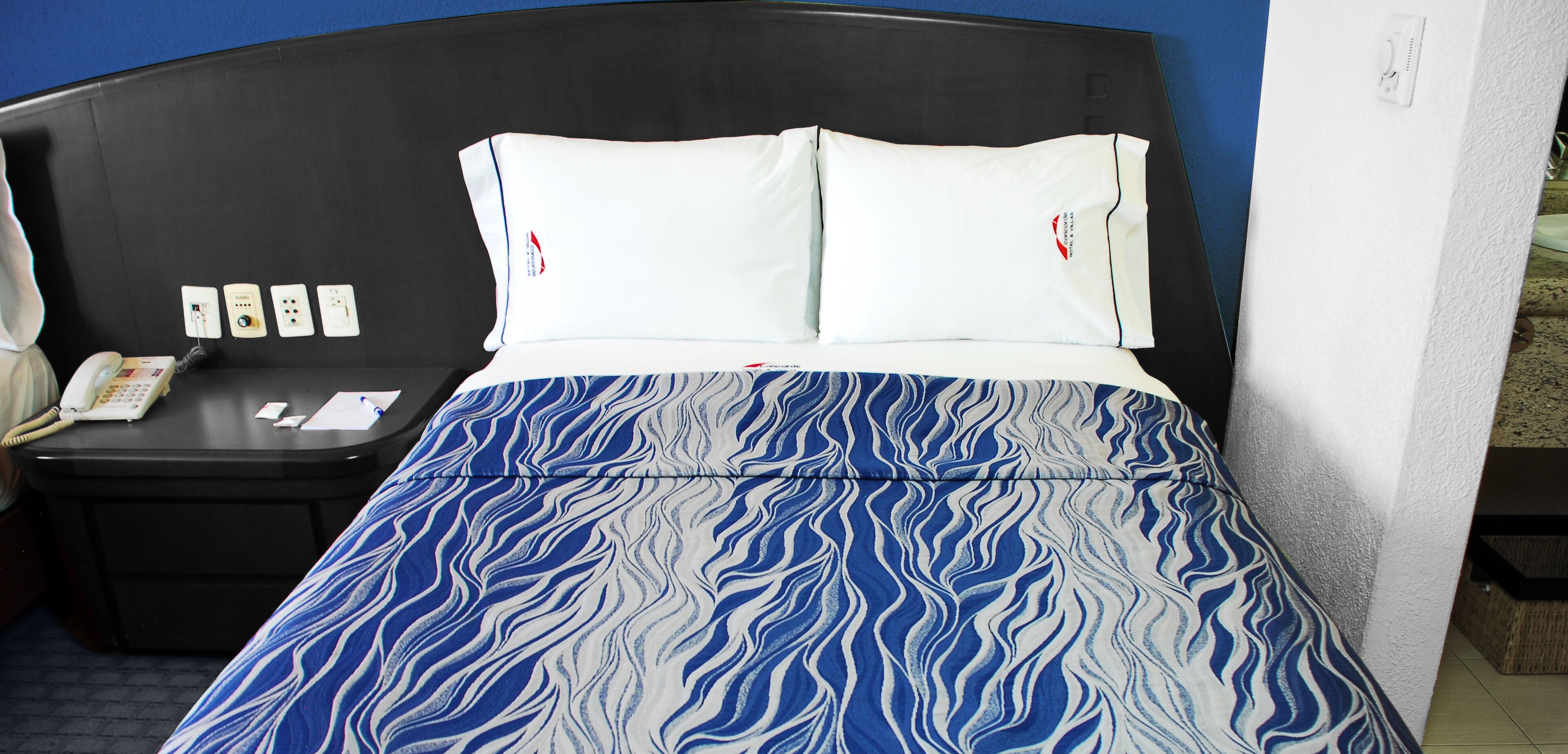 standard double room | 1 bedroom, in-room safe, desk, blackout curtains