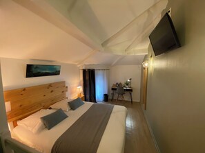 Doppelzimmer, Whirlpool | Hochwertige Bettwaren, Zimmersafe, individuell eingerichtet