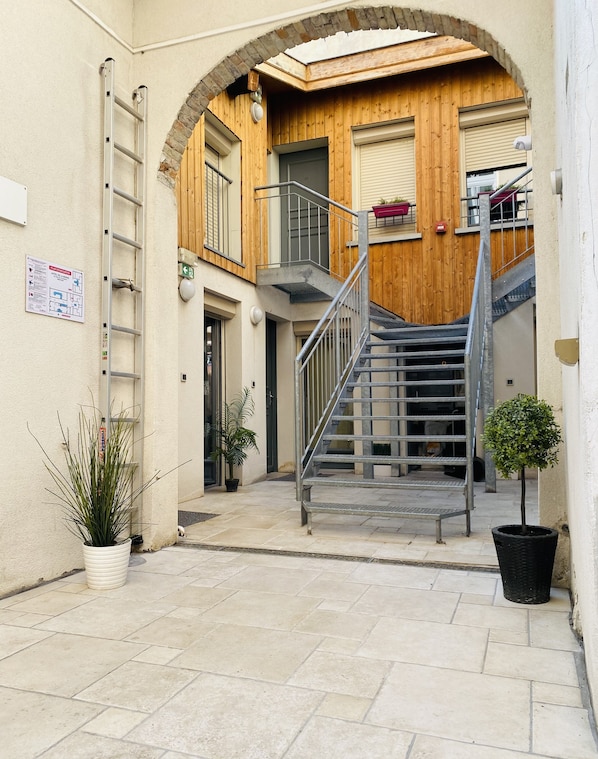 Exterior detail - Lyo Hôtel (Lyon)