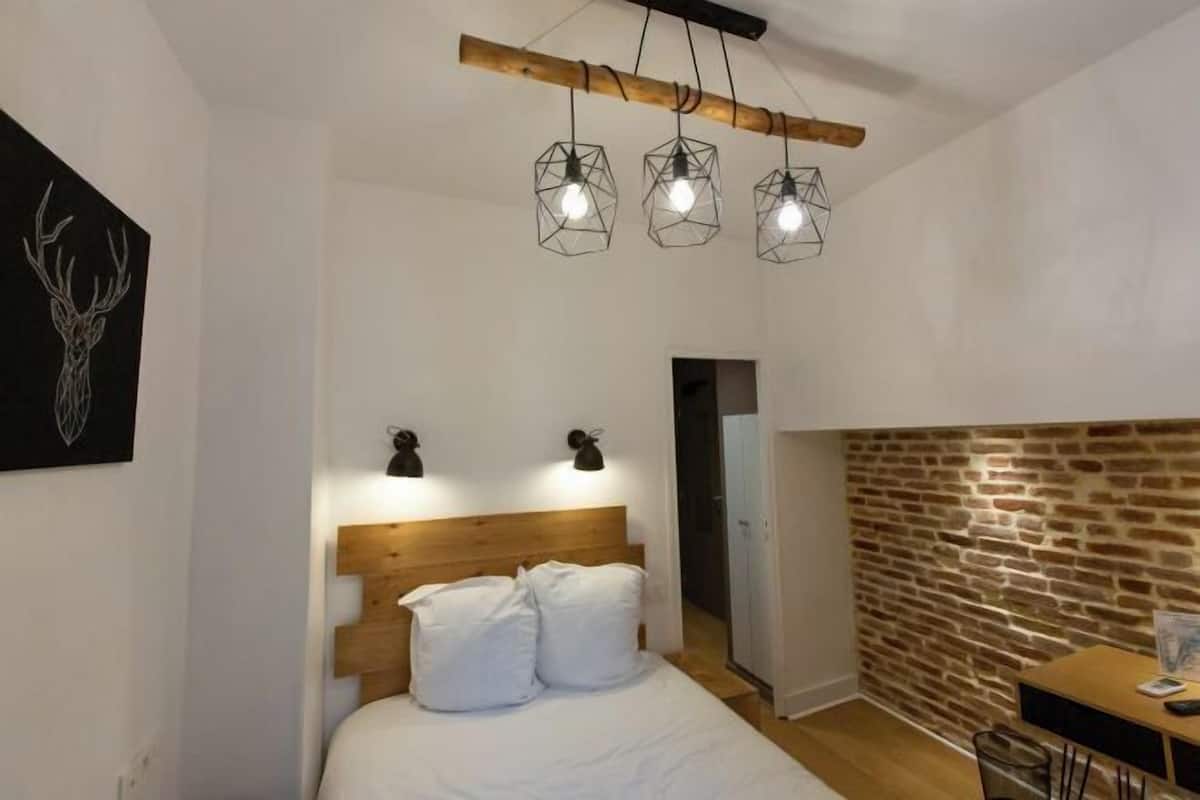 Seprai premium, brankas, dan dilengkapi dengan perabotan berbeda-beda