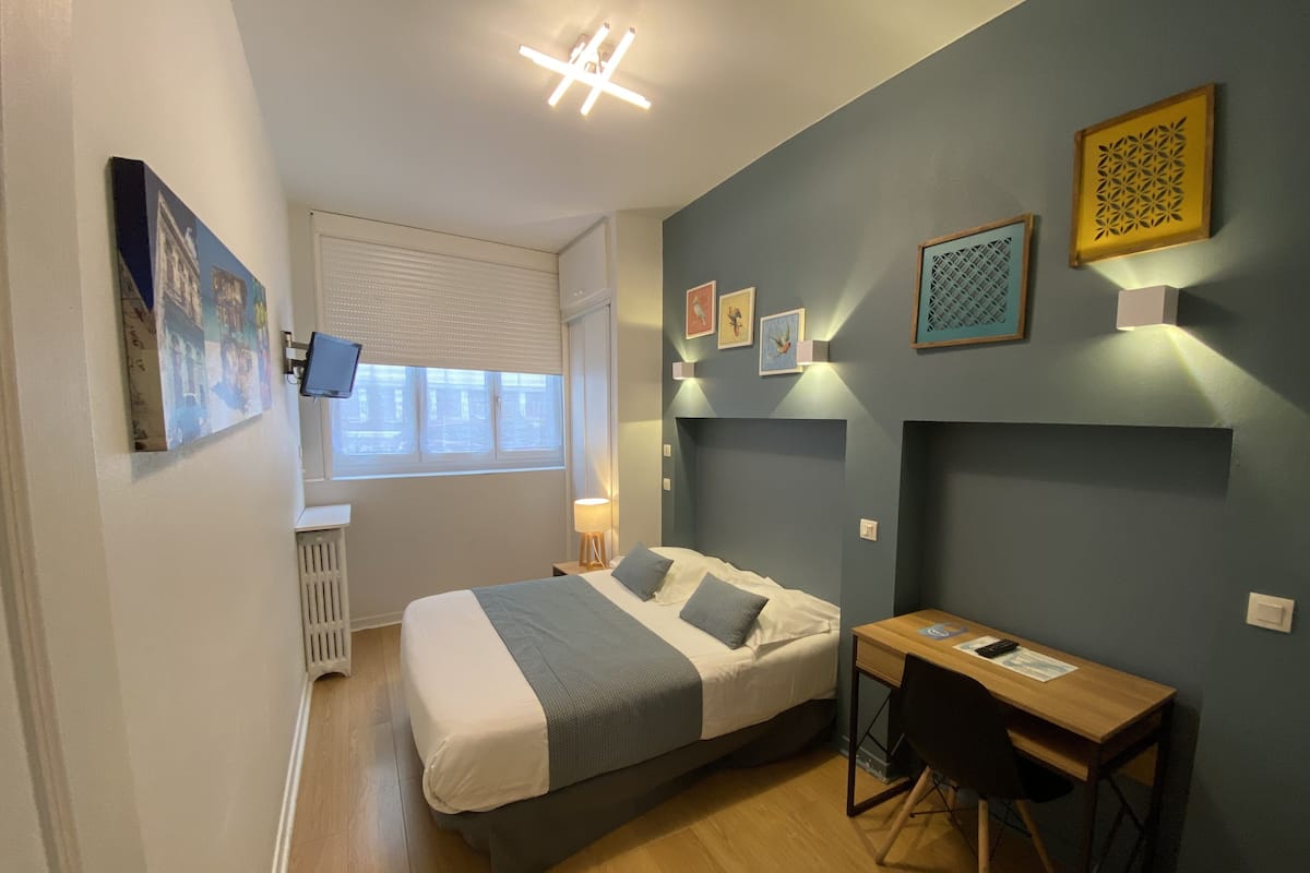 Doppelzimmer, Badewanne, Erdgeschoss | Hochwertige Bettwaren, Zimmersafe, individuell eingerichtet