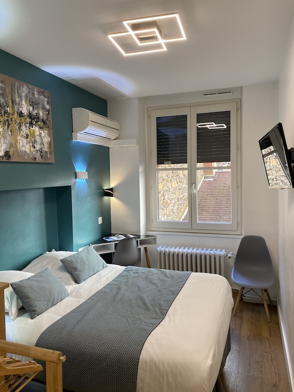 Design-Doppelzimmer | Hochwertige Bettwaren, Zimmersafe, individuell eingerichtet