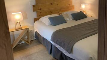 Suite Double Duplex , Bain à remous | Literie de qualité supérieure, coffres-forts dans les chambres