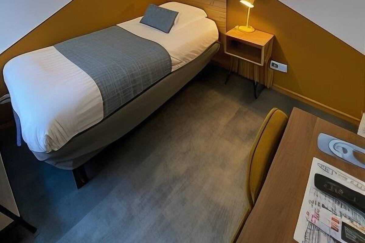 高級寢具、房內夾萬、獨特裝修、書桌