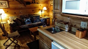Suite | 1 bedroom, pillowtop beds, free WiFi, bed sheets - Valle Crucis Farm (Banner Elk)