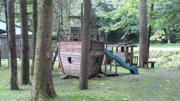 Children’s play area – outdoor