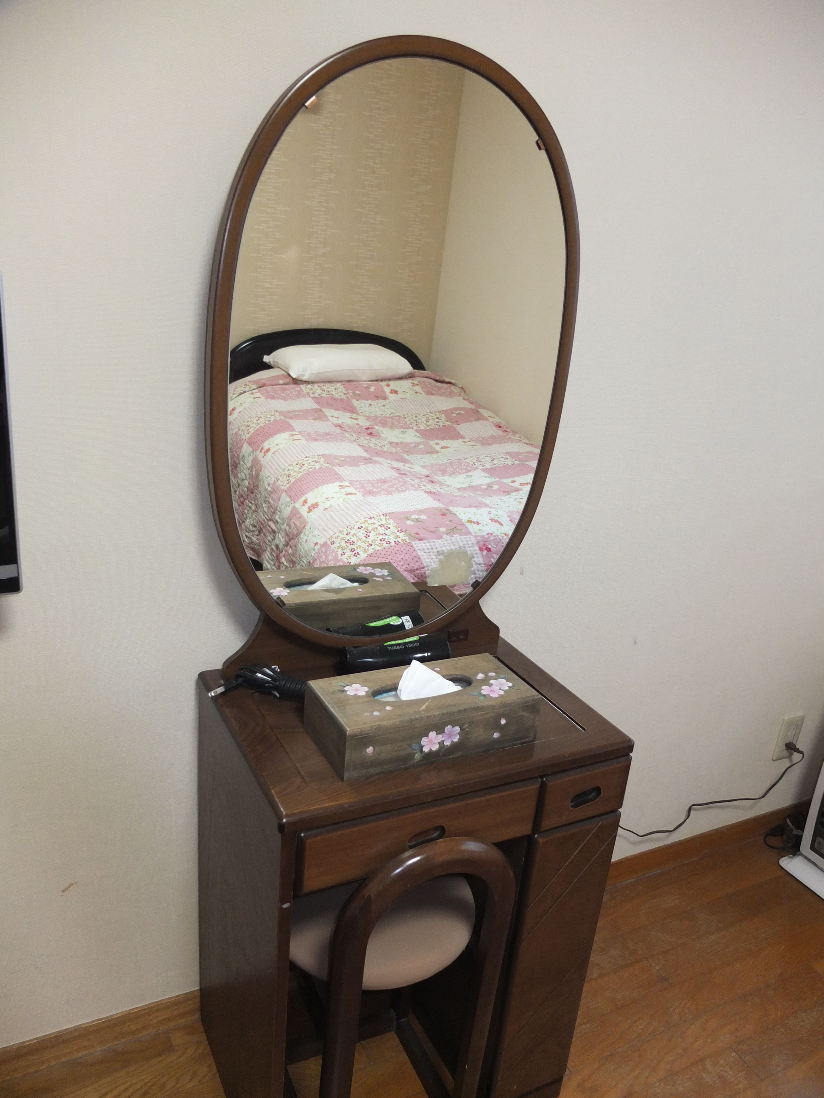 western twin room with bathroom | free wifi, bed sheets