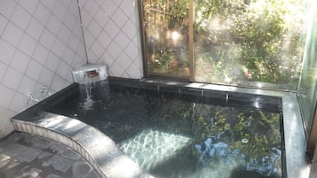 Indoor spa tub