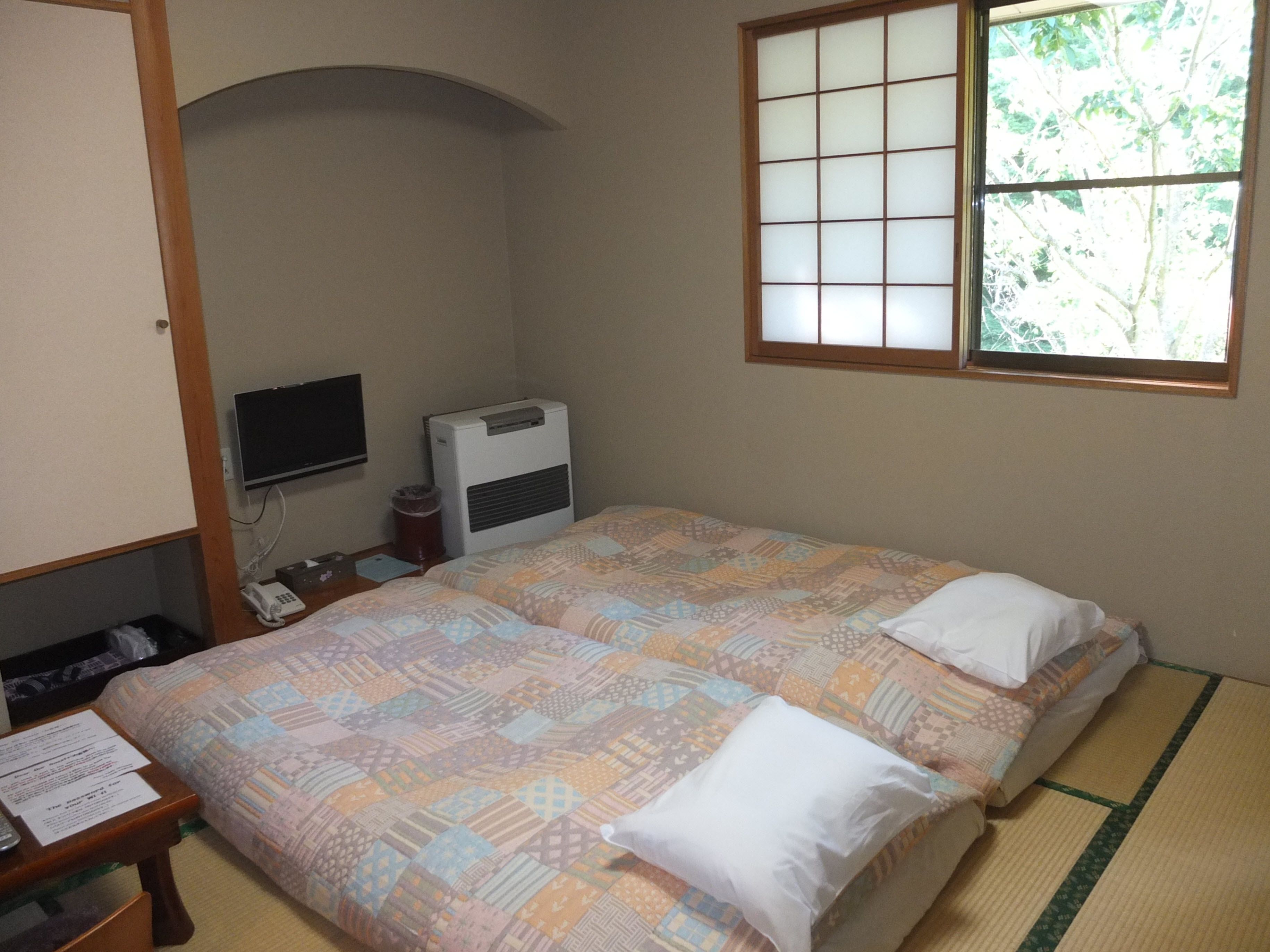 Phòng 4 | Truy cập Internet không dây miễn phí, bộ trải giường 