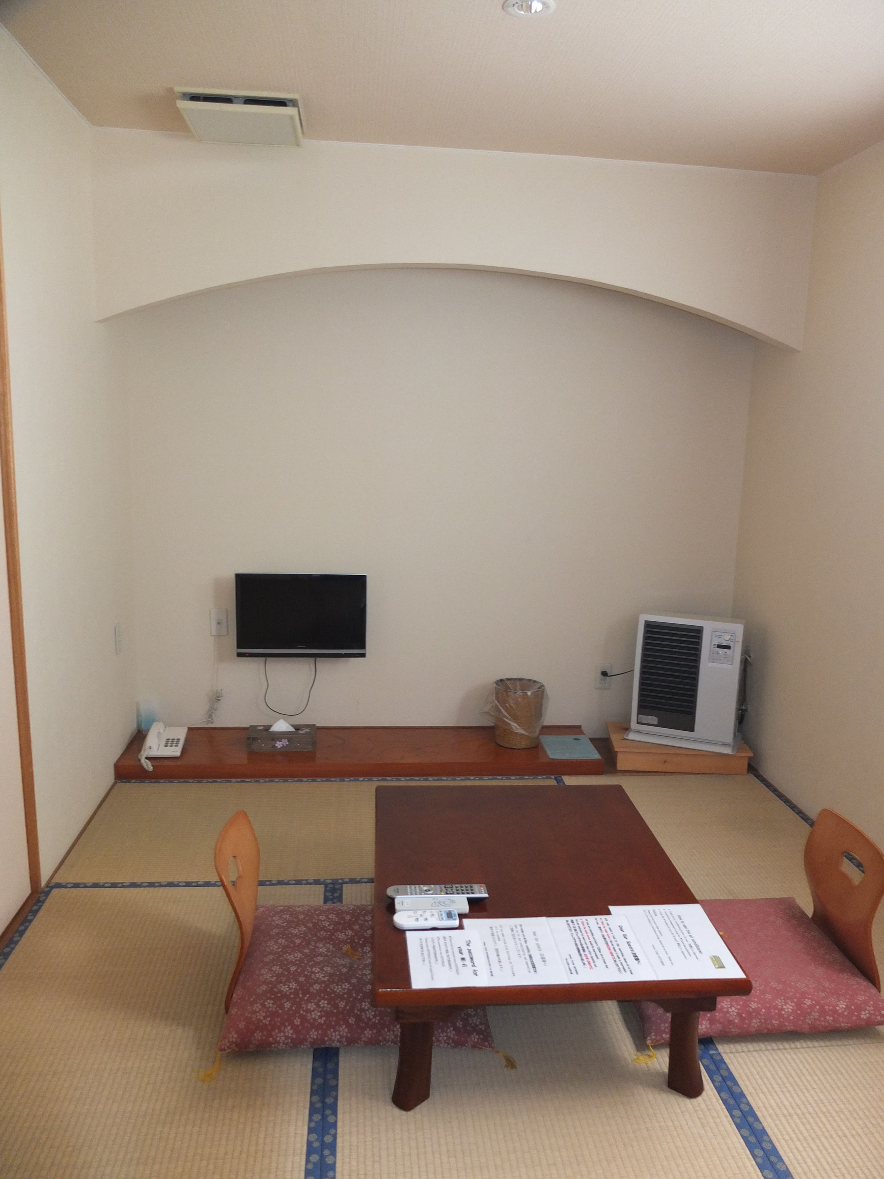 quadruple room with bathroom (2 beds, 2 futon) | free wifi, bed sheets