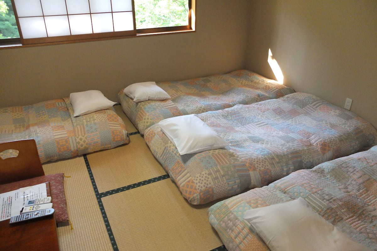 Habitación cuádruple tradicional | Wifi gratis y ropa de cama
