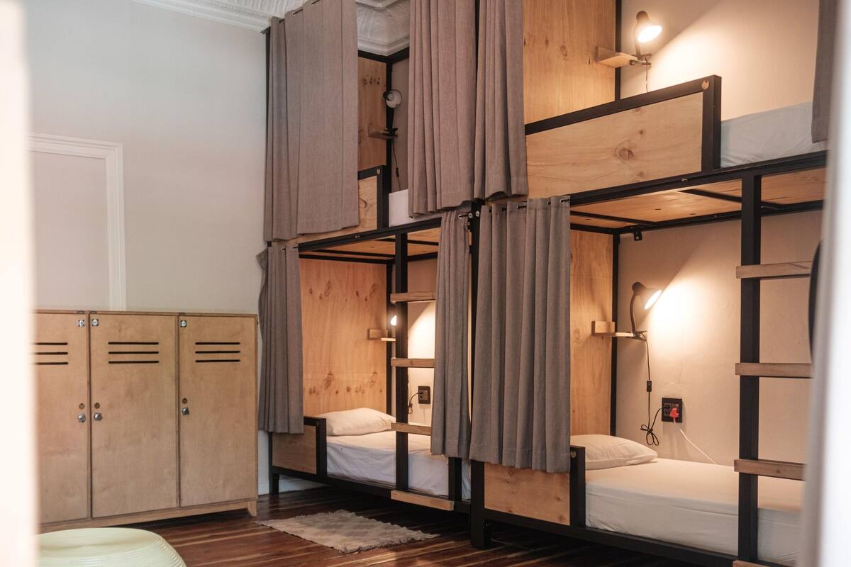 Standard Shared Dormitory, Women only, Shared Bathroom (6 Bed) | Pengeskab på værelset, strygejern/strygebræt, gratis Wi-Fi, sengetøj