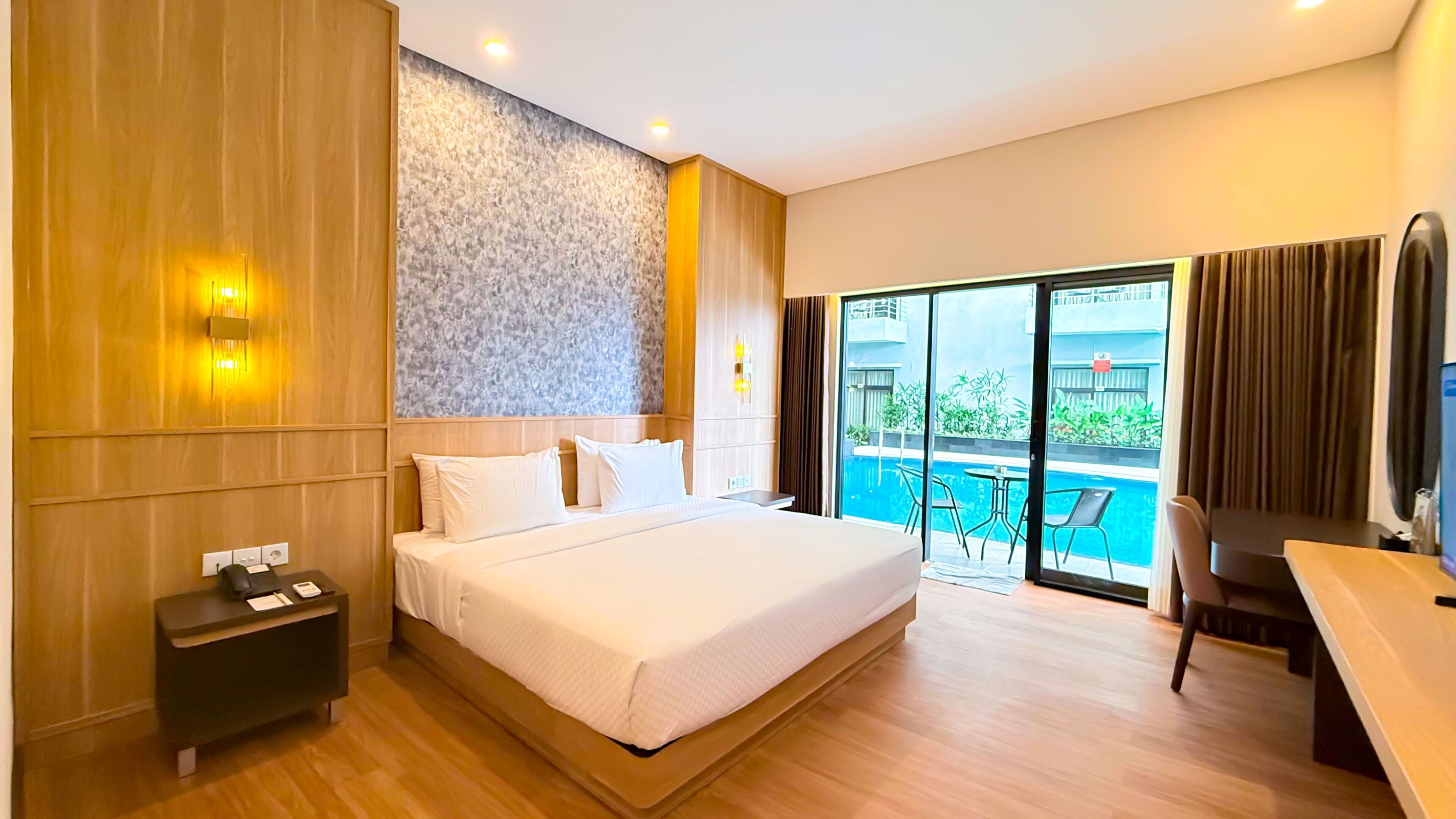 Deluxe Double or Twin Room