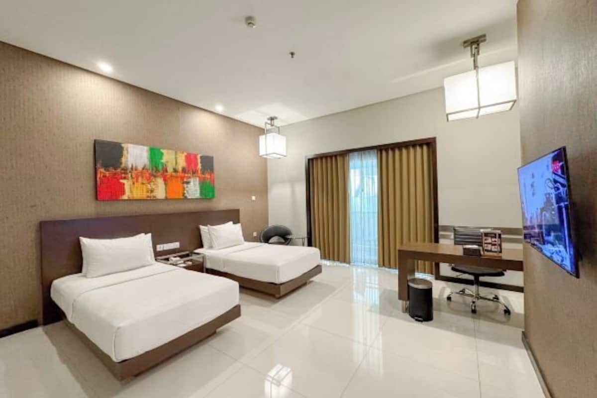 Free minibar, in-room safe, desk, laptop workspace