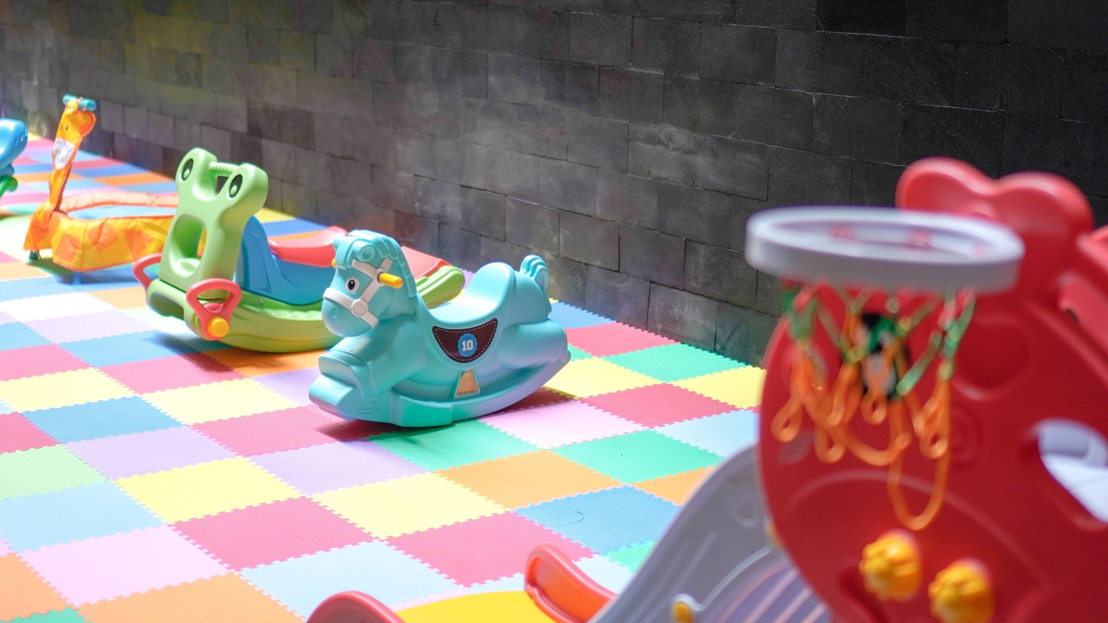 Tempat bermain anak – indoor