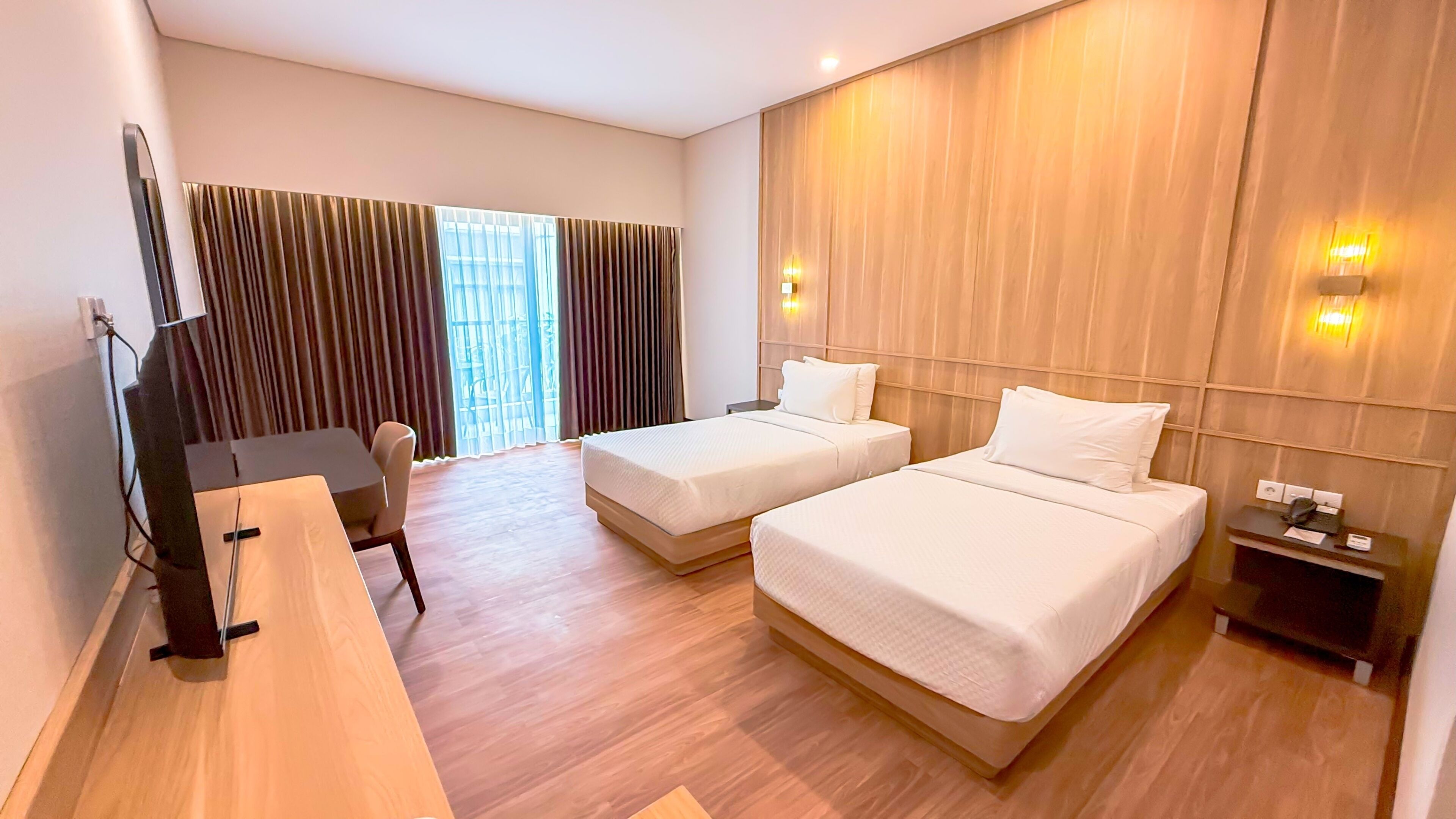 Deluxe Double or Twin Room | Free minibar, in-room safe, desk, laptop workspace