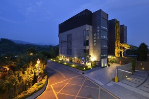 住宿正面 (夜晚)