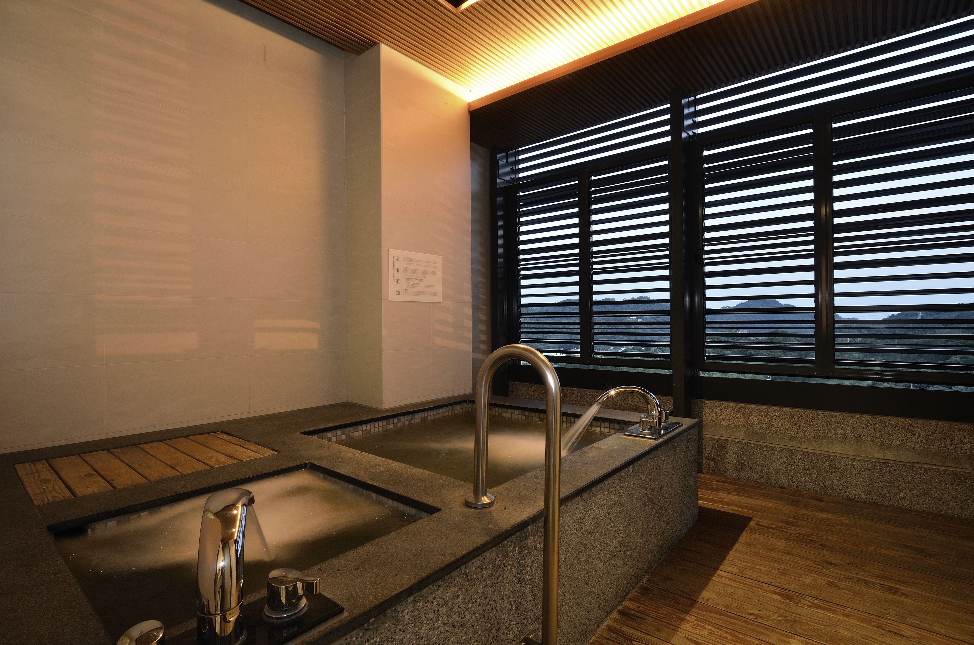 superior quadruple room | deep-soaking bathtub