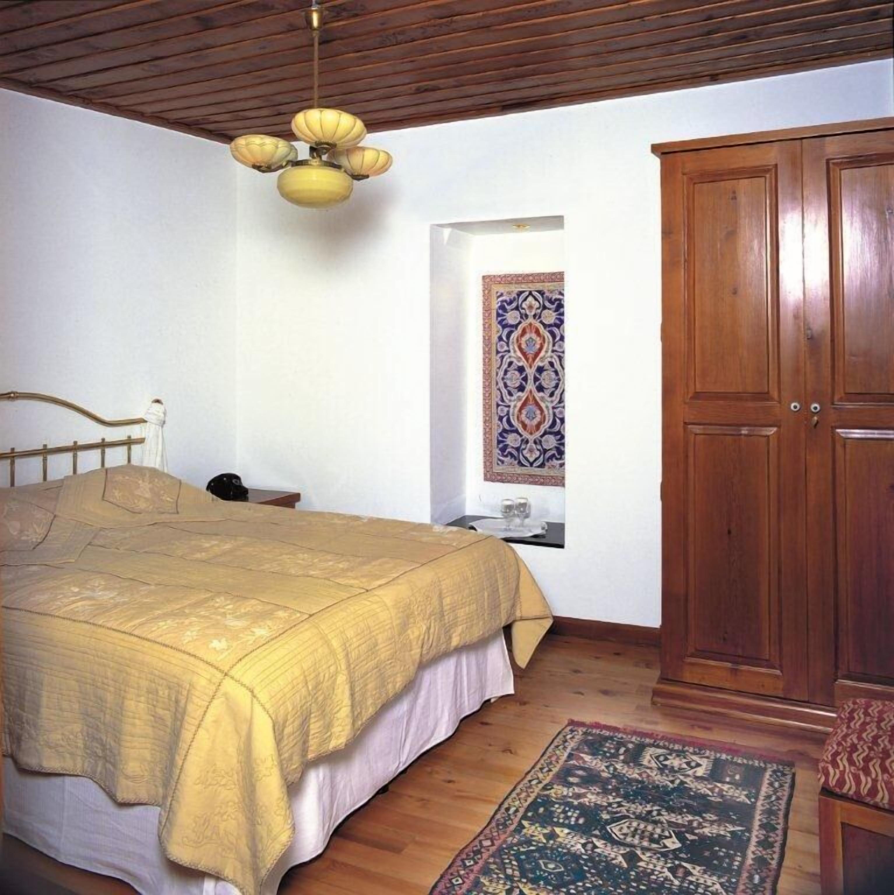 standard room | in-room safe, free cots/infant beds, bed sheets