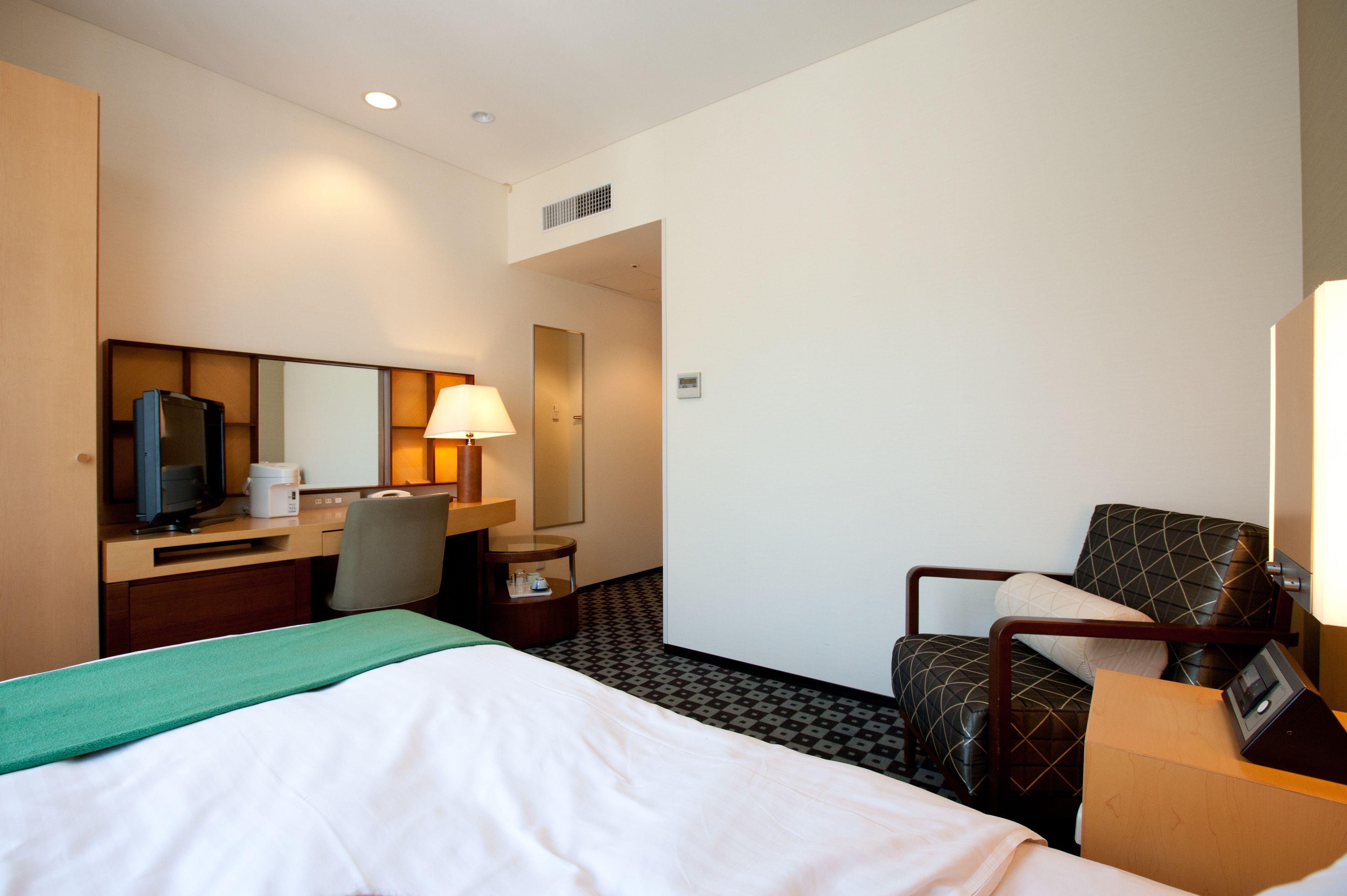 desk, laptop workspace, iron/ironing board, cots/infant beds