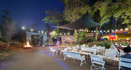 Royal Caravan Hotel Trawas