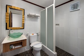 Quarto luxo, vista para a montanha | Banheiro | Produtos de toalete grátis, secador de cabelo (mediante solicitação)