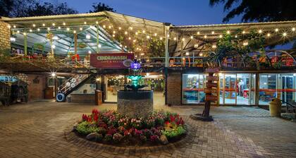 Royal Caravan Hotel Trawas