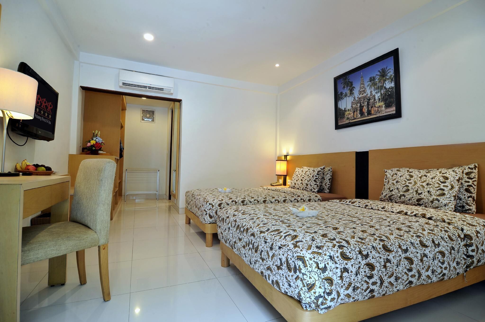 Minibar, värdeförvaringsskåp på rummet och individuell inredning