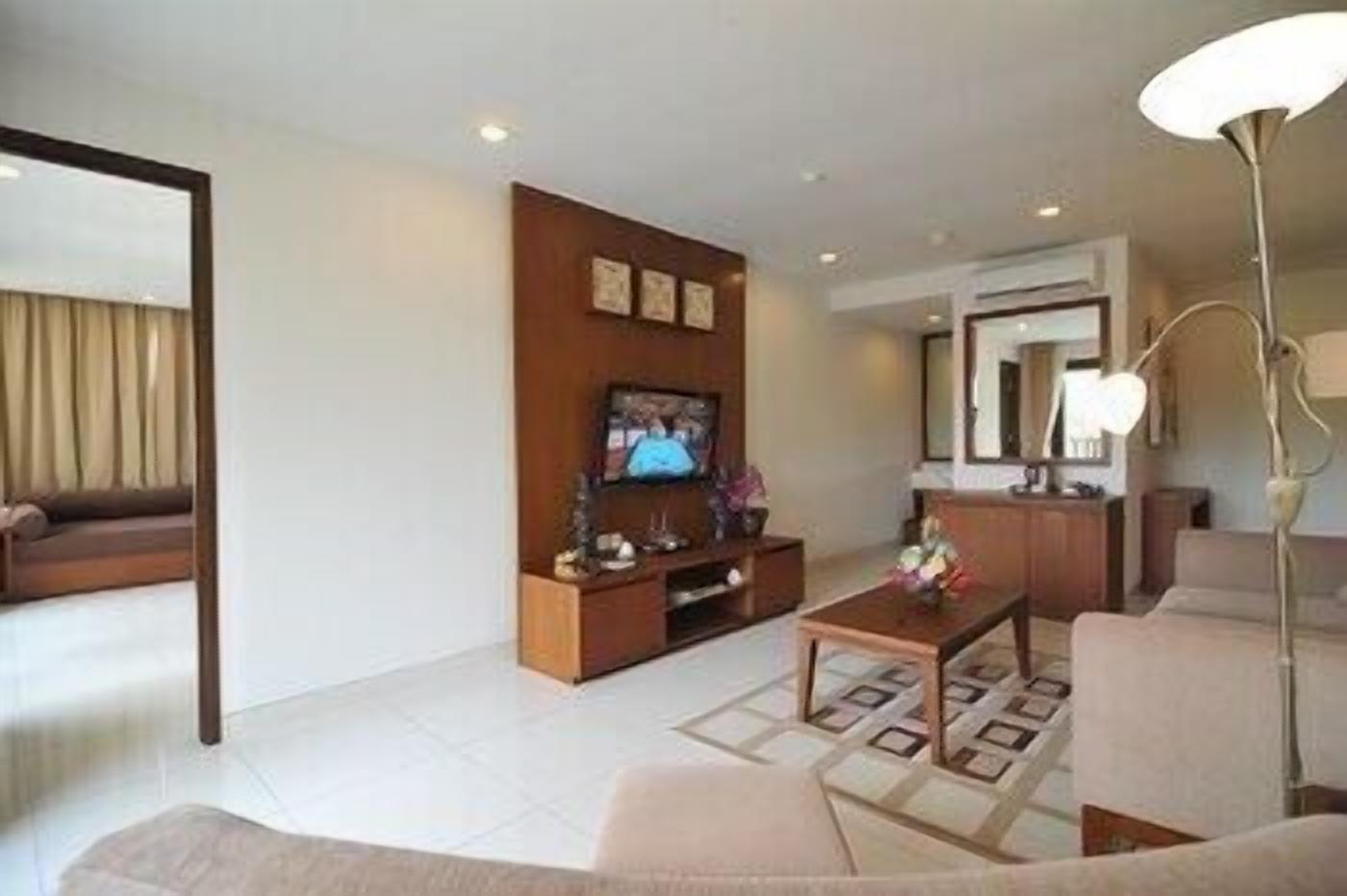 Vardagsrum | 32-tums LED-tv med kabelkanaler och tv