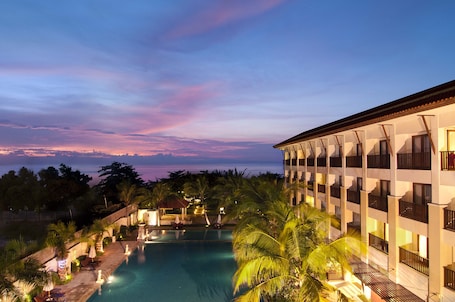 Minibar, in-room safe, individually decorated, individually furnished. Bali Relaxing Resort & Spa