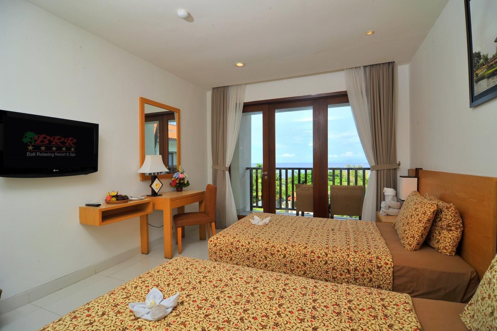 Minibar, värdeförvaringsskåp på rummet och individuell inredning