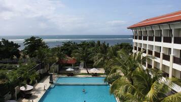 Deluxe Pool View with Free Benefit | Vista a la playa o el mar