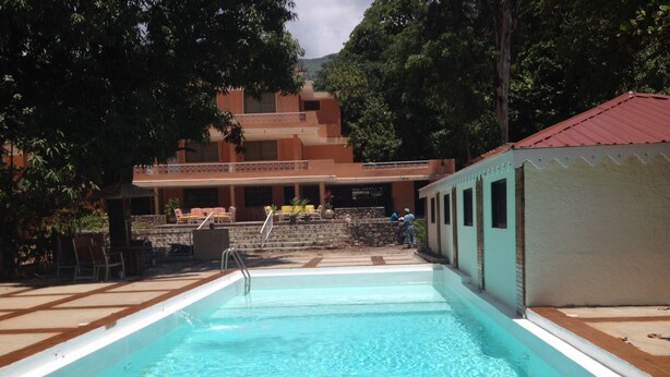 Outdoor pool - Hotel Imperial (Cap-Haitien)