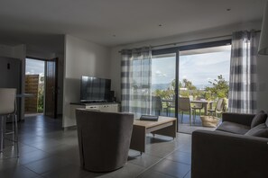 Penthouse (Pavillon) | Ruang tamu | 72 cm televisyen LCD dengan satelit, TV, pemain DVD