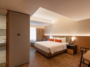 Habitación ejecutiva (Deluxe) | Caja de seguridad en la habitación y escritorio 